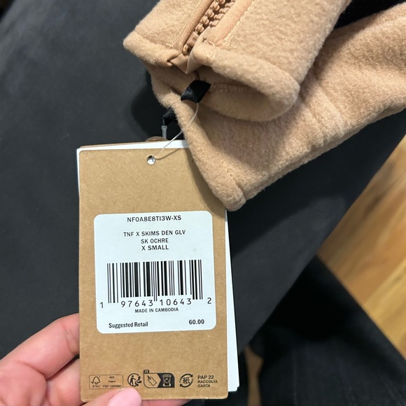 The North Face Tan Fleece Gloves - Picture 3 of 4
